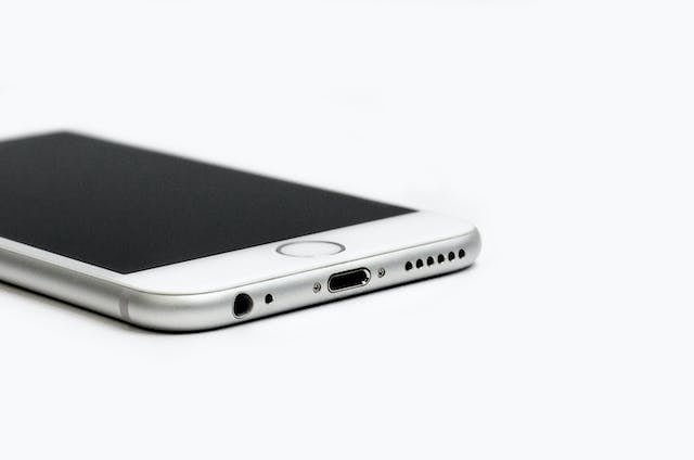 Spesifikasi iPhone 13 (Pexels @Math)
